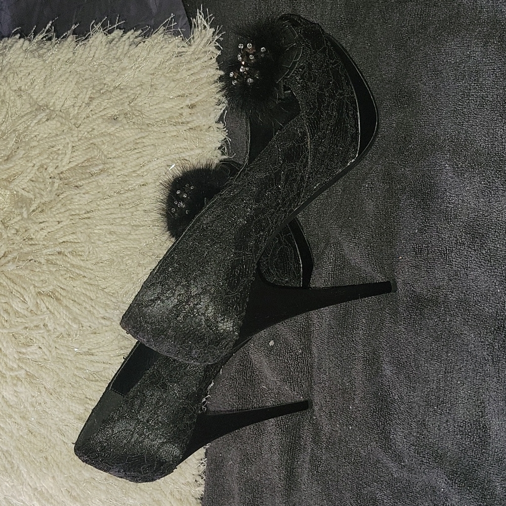 Shoes - Picture 3 of 4